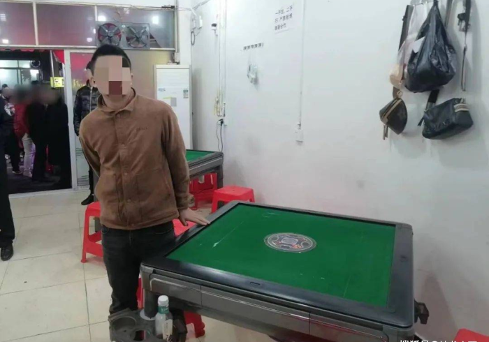 使用分享“来趣广西麻将正式版挂试用一天”(透视曝光猫腻) 使用分享“来趣广西麻将正式版挂试用一天”(透视曝光猫腻)